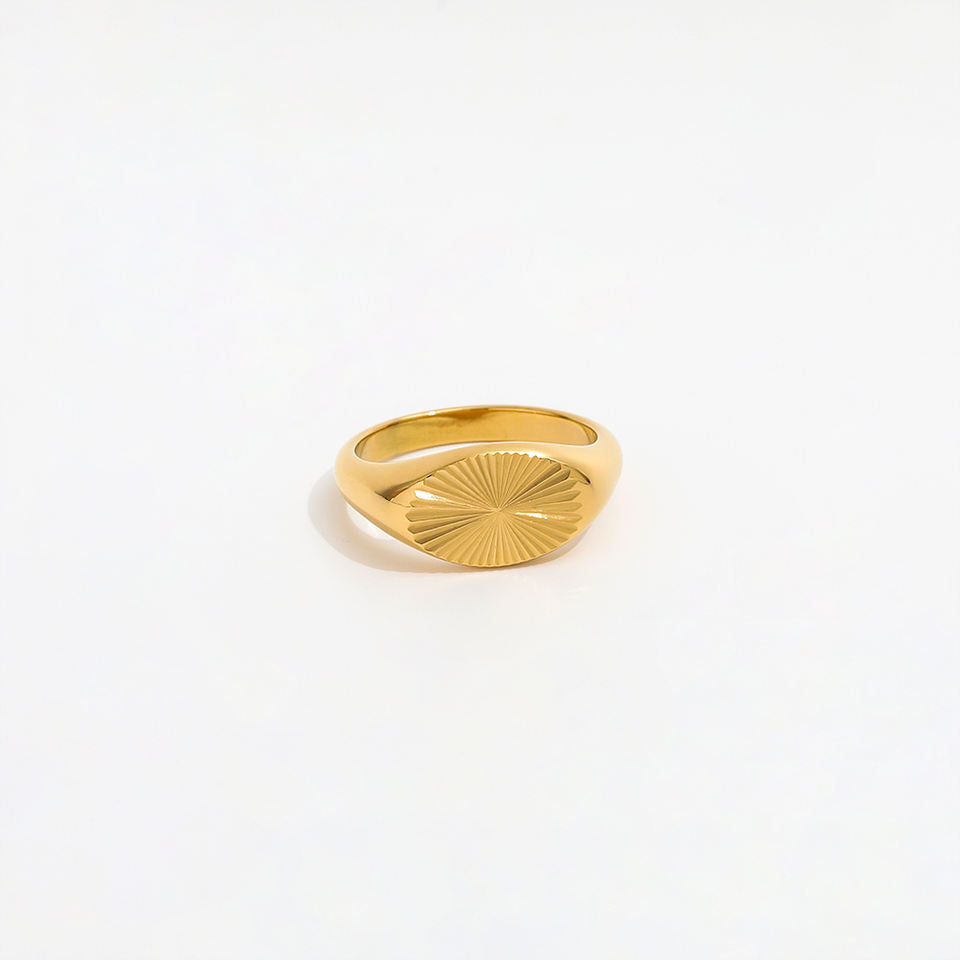 Złoty Pierścionek Sygnet z Grawerowanym Motywem Słońca